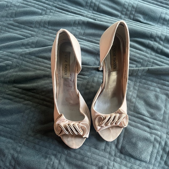 Steve Madden Nude Heels - Picture 1 of 3